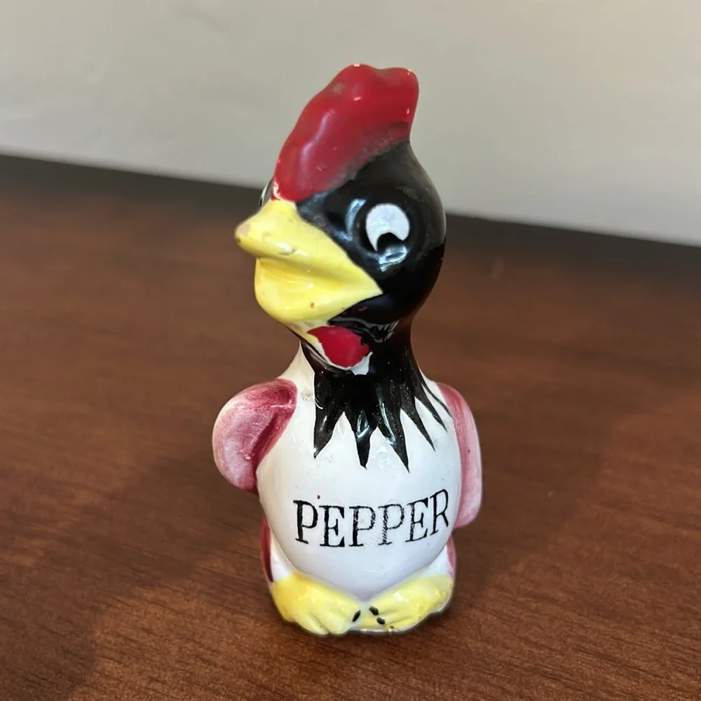 Vintage chicken / Rooster Salt & Pepper shakers